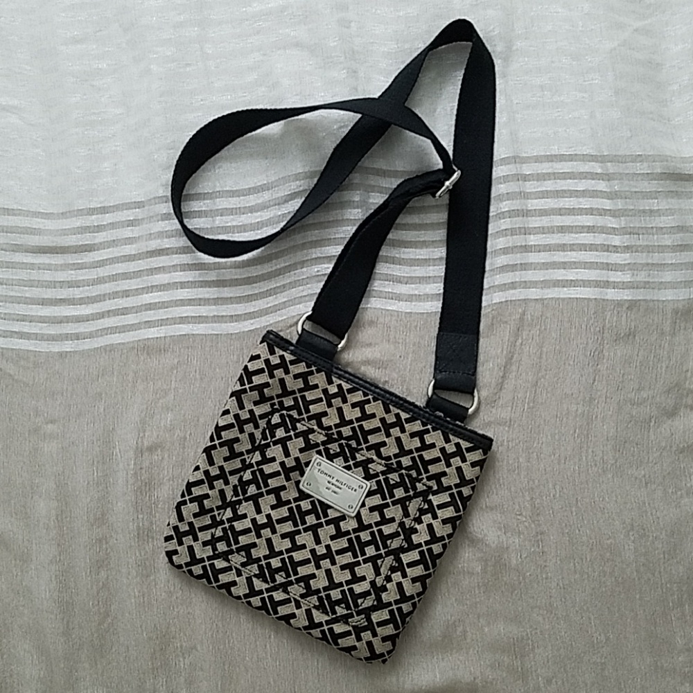 Tommy Hilfiger crossbody purse